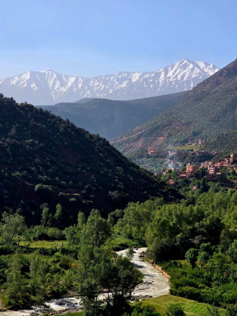 Excursion Ourika Marrakech : vallée verdoyante et sommets enneigés de l'Atlas